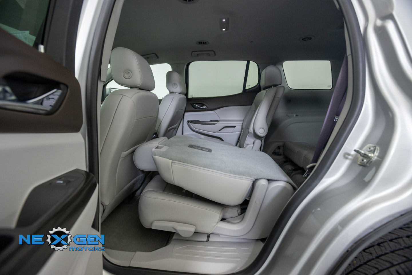 Used 2020 GMC Acadia SLT w/ LPO, Cargo Package AWD/4WD image 32