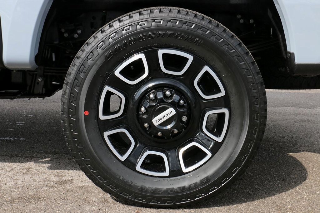 New 2026 Ford F250 Platinum image 9