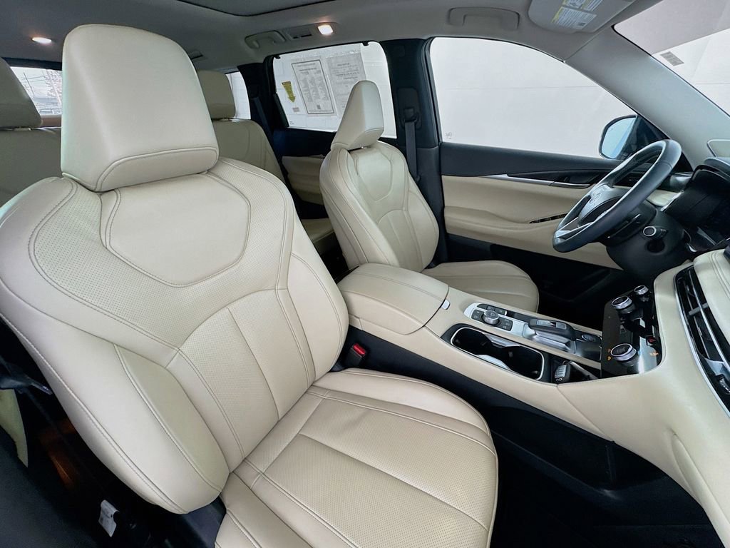 Used 2023 INFINITI QX60 Sensory w/ Cargo Package image 31
