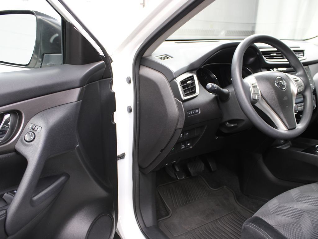 Used 2015 Nissan Rogue SV AWD/4WD image 43