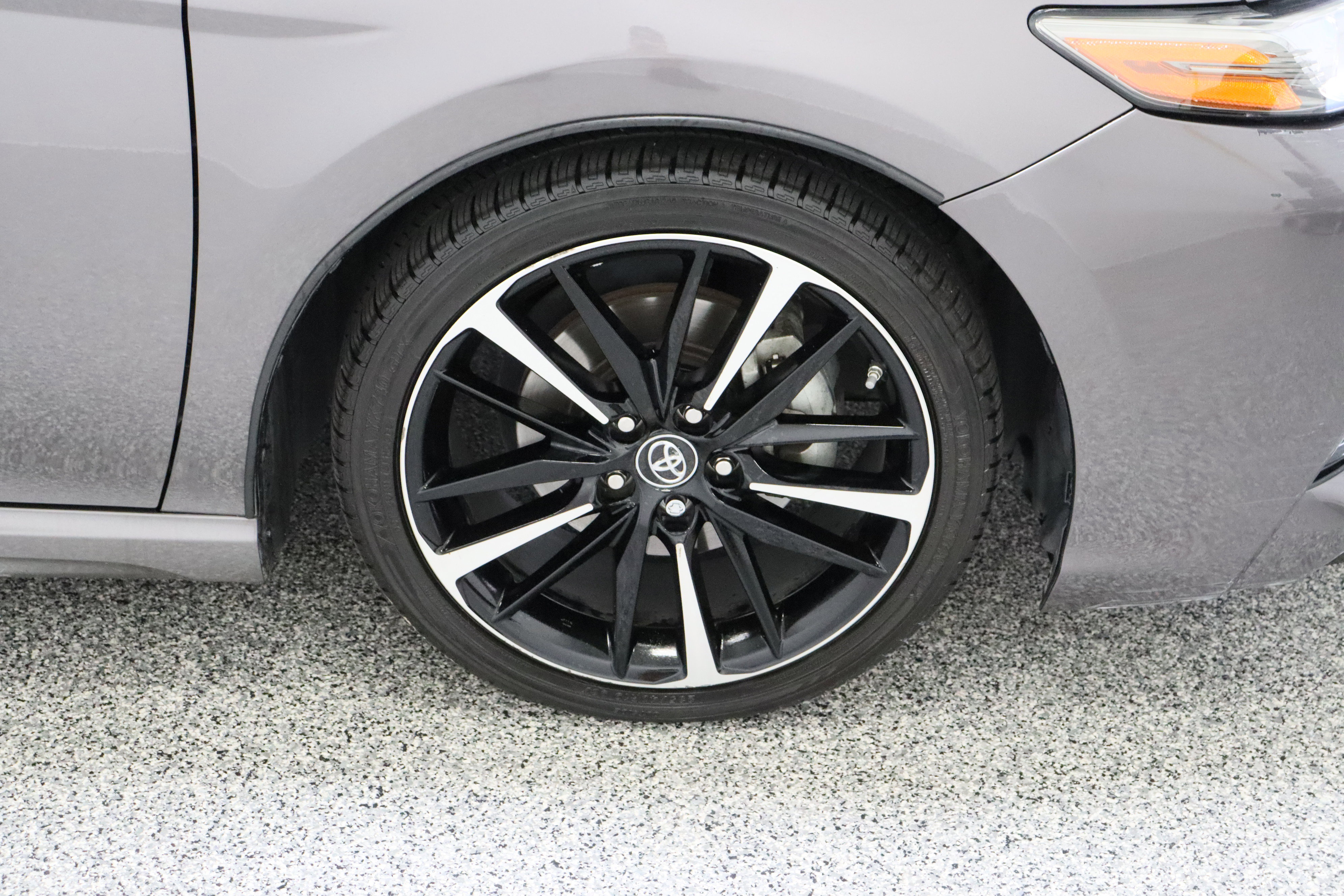 Used 2018 Toyota Camry XSE image 5