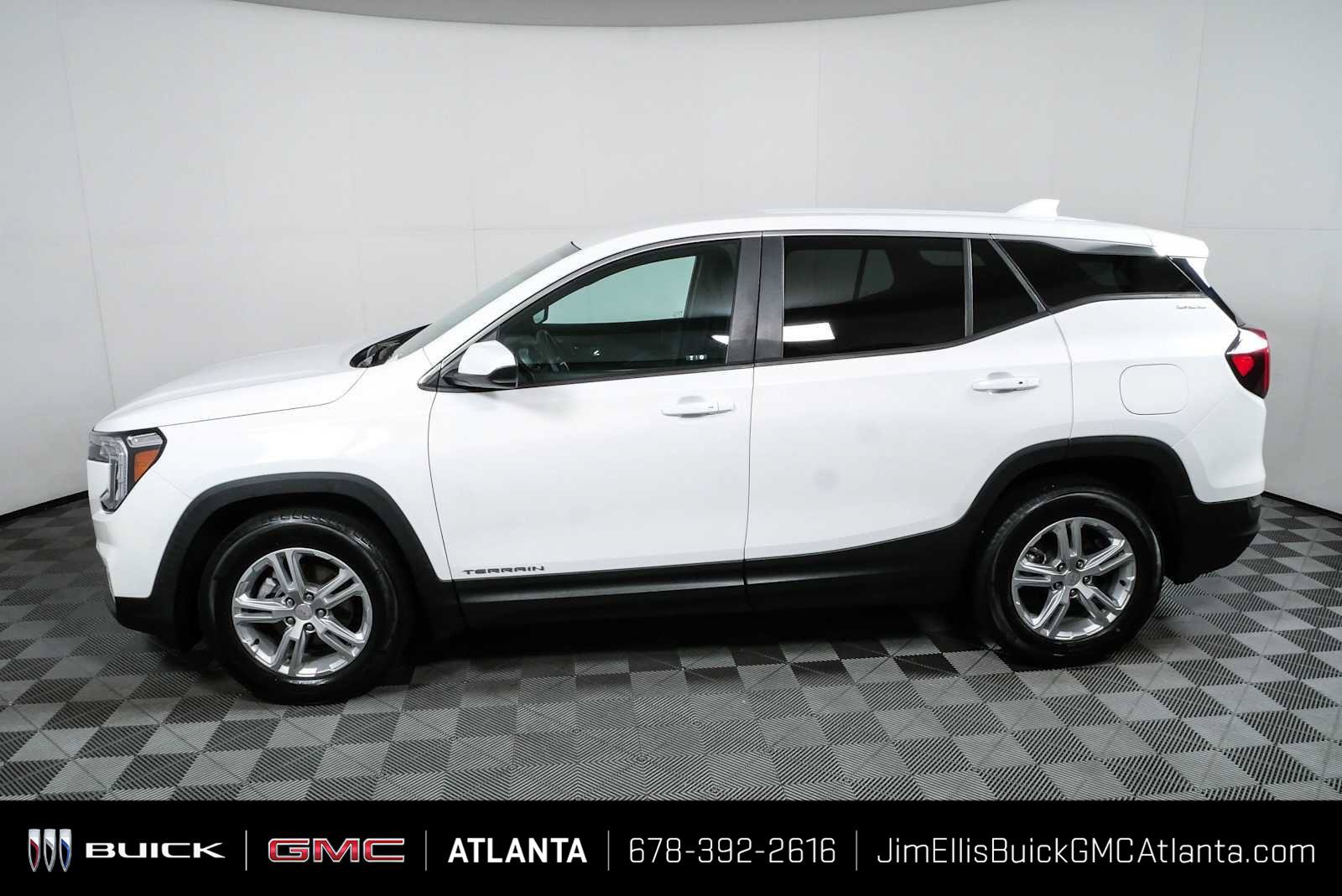 Used 2023 GMC Terrain SLE FWD image 28