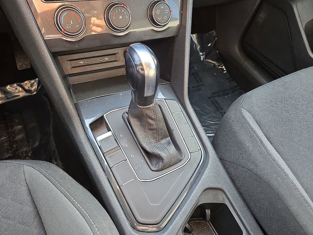 Used 2020 Volkswagen Tiguan S image 30