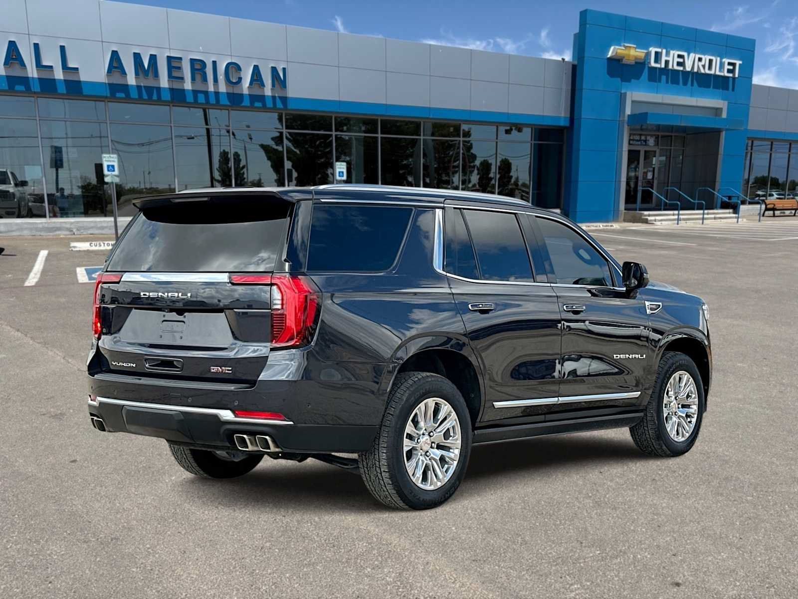 Used 2026 GMC Yukon Denali w/ Sun & Power Step Package AWD/4WD image 8