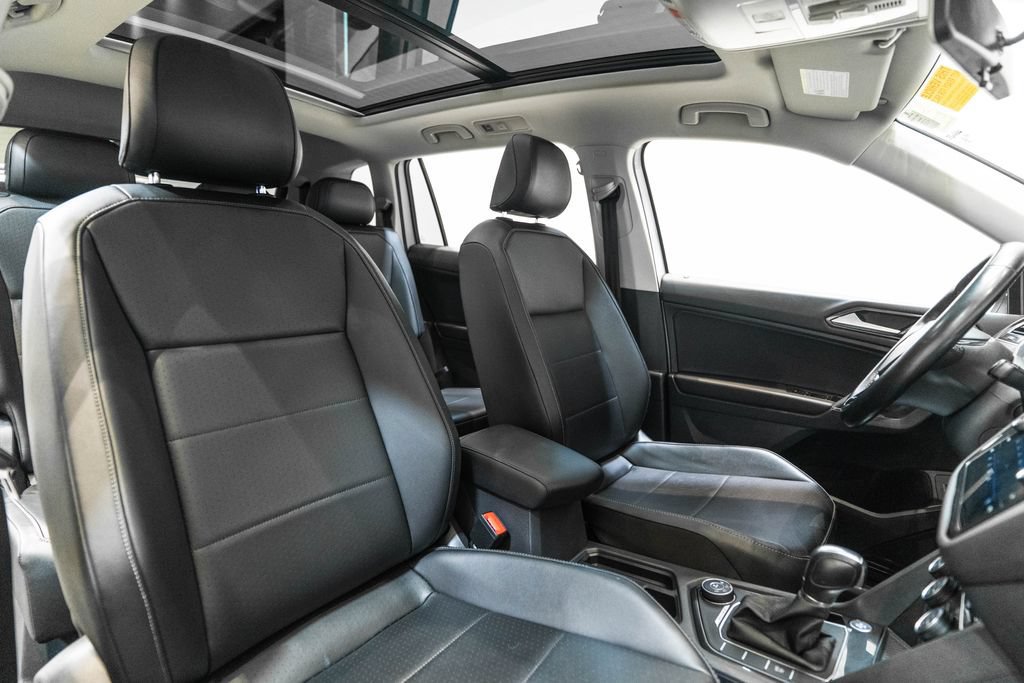 Used 2018 Volkswagen Tiguan SEL w/ 3rd Row Seat Package AWD/4WD image 15