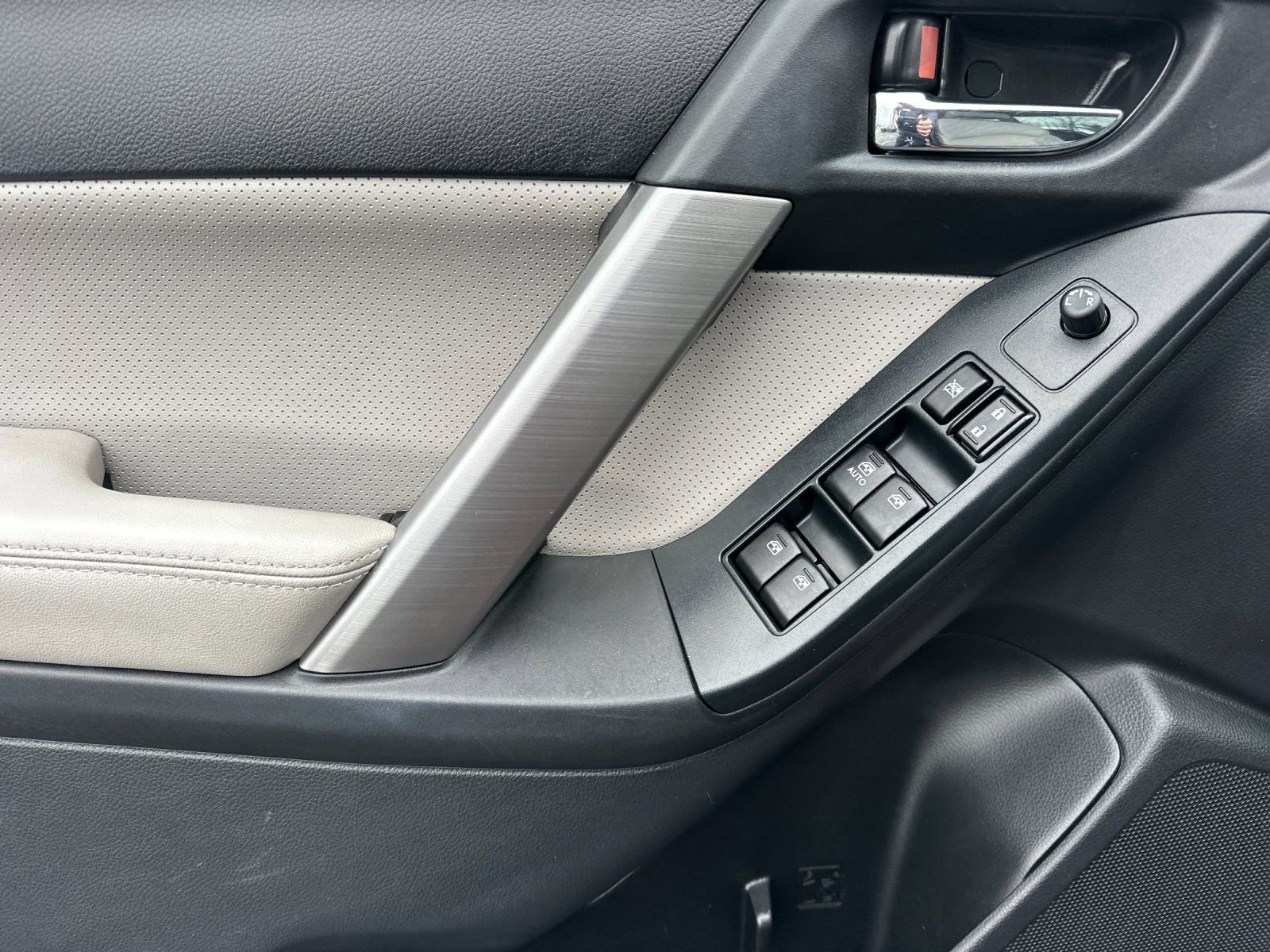 Used 2014 Subaru Forester 2.5i Limited image 10