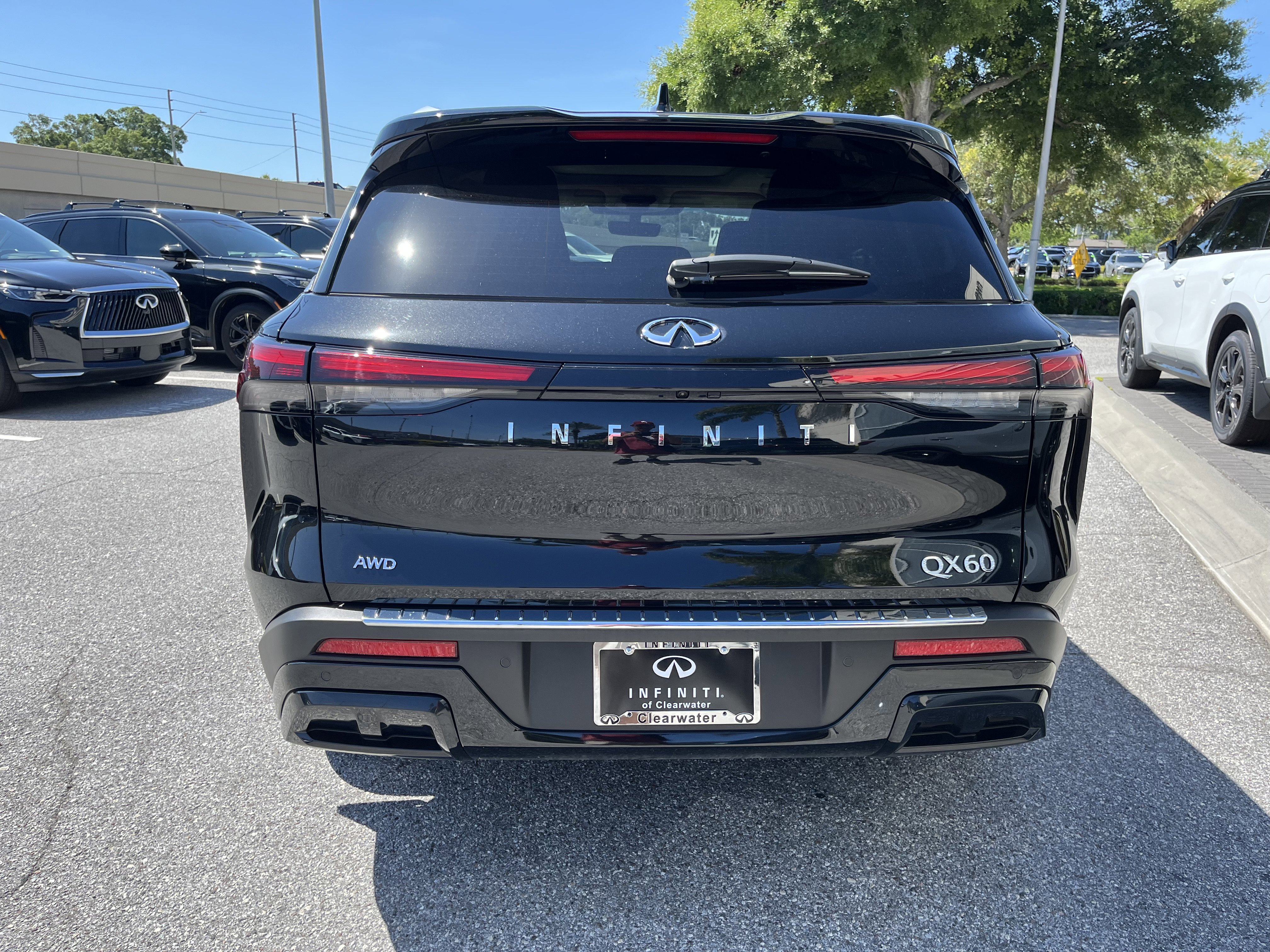 Certified 2025 INFINITI QX60 Luxe w/ Cargo Package AWD/4WD image 8