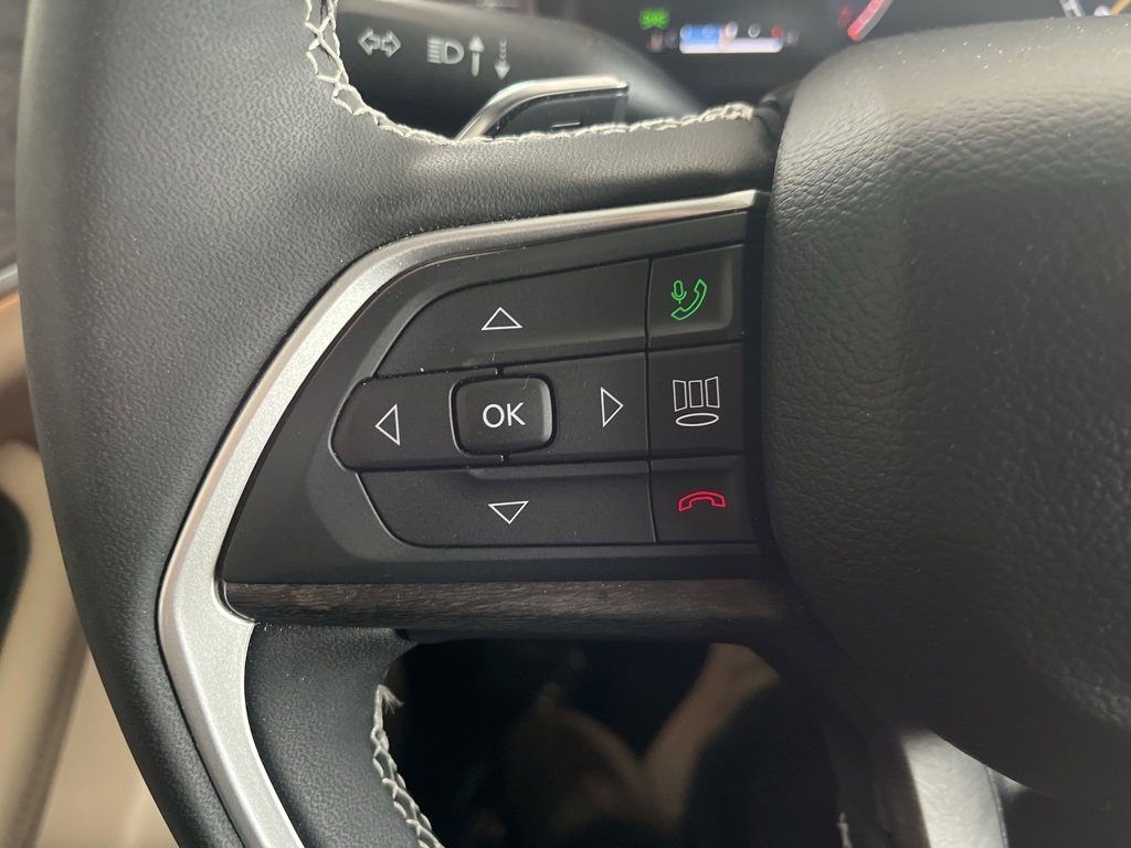 Used 2024 Jeep Grand Cherokee Limited w/ Luxury Tech Group II image 33