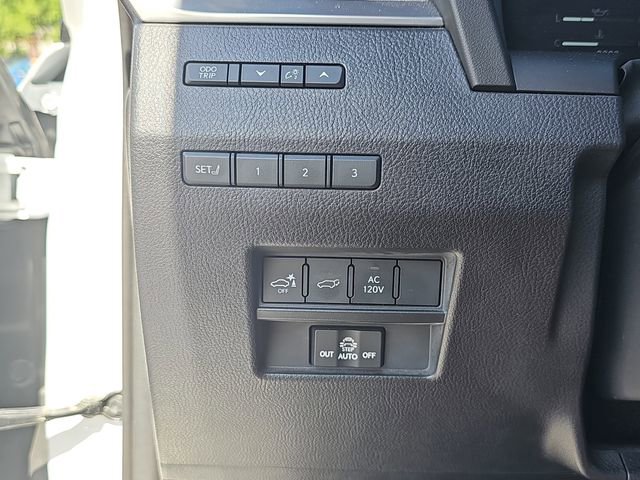 Used 2025 Lexus GX 550 w/ Accessory Package (2T) AWD/4WD image 31