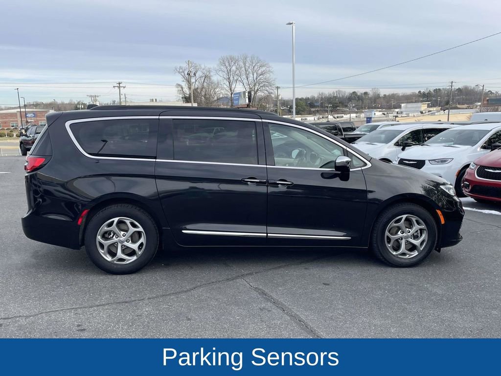 Certified 2023 Chrysler Pacifica Limited image 9