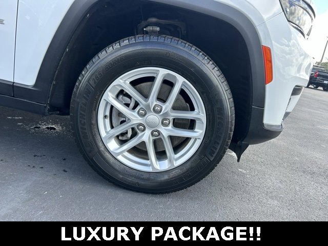 Used 2022 Jeep Grand Cherokee L Laredo w/ Luxury Tech Group I image 8