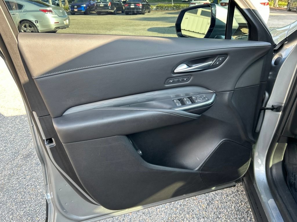 Used 2025 Cadillac XT4 Premium Luxury AWD/4WD image 15