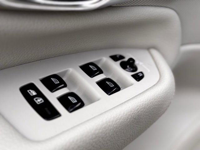 Used 2021 Volvo XC90 T6 Momentum image 20