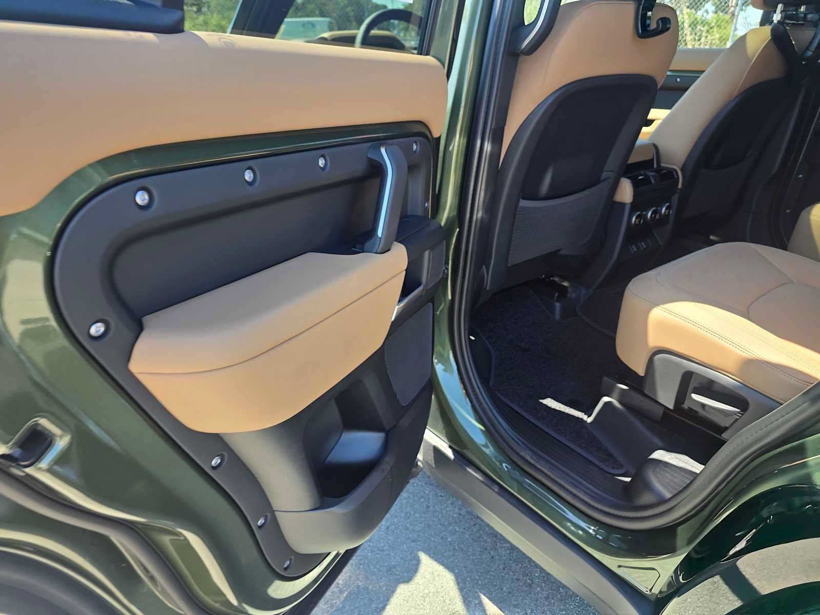 New 2026 Land Rover Defender 130 X-Dynamic SE AWD/4WD image 16
