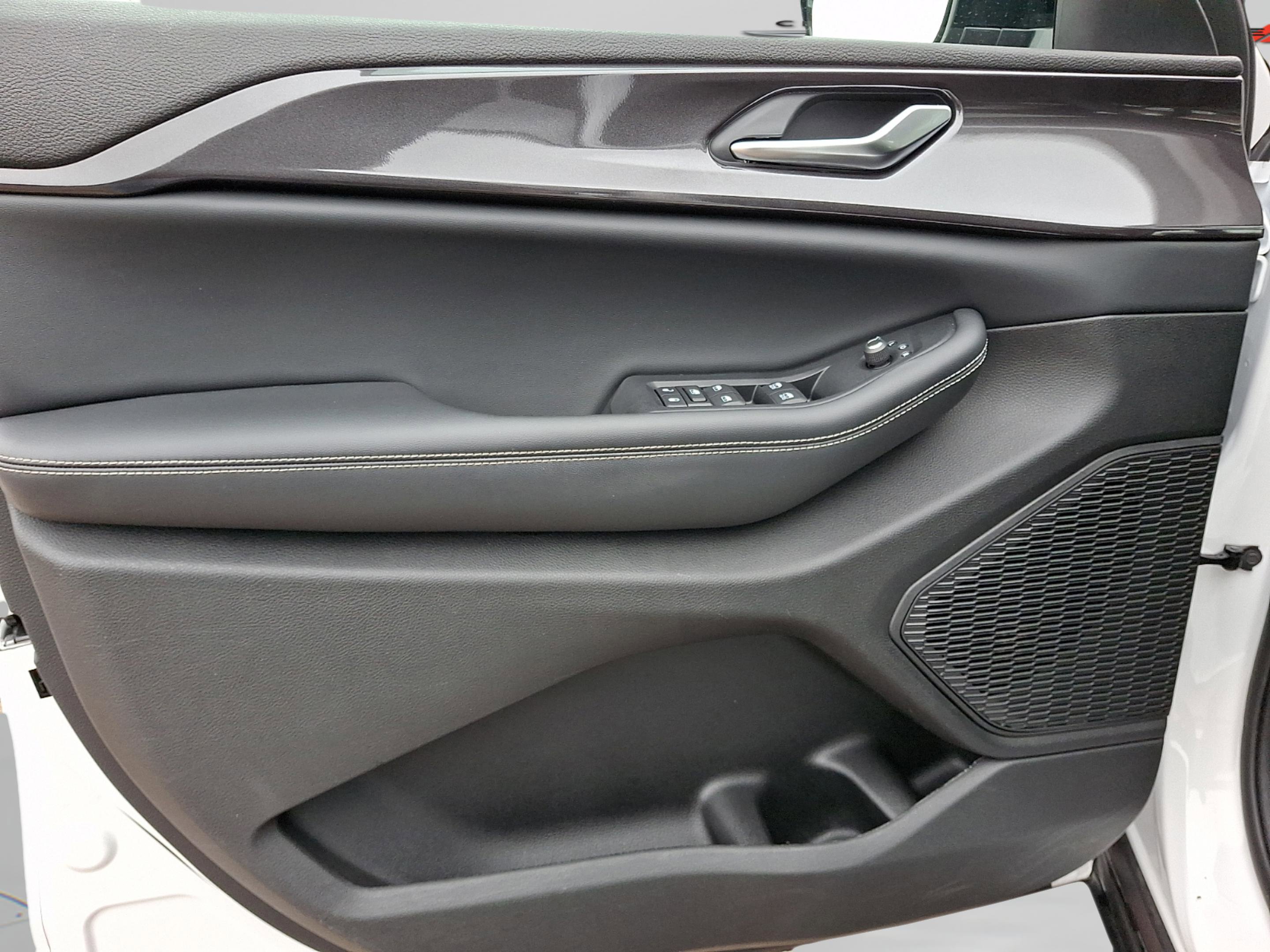 Certified 2023 Jeep Grand Cherokee Altitude image 26