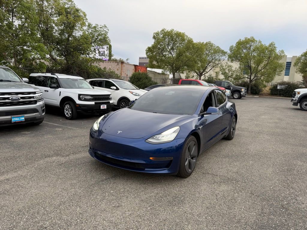 Used 2020 Tesla Model 3 Standard Range image 1