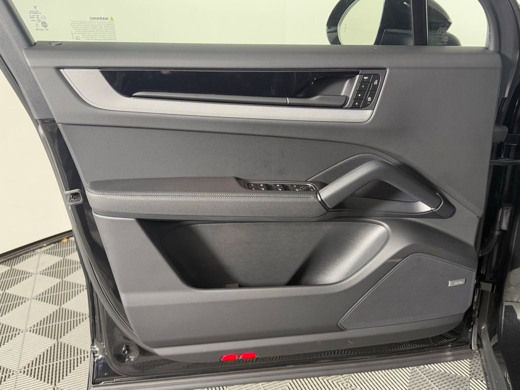 New 2026 Porsche Cayenne image 25