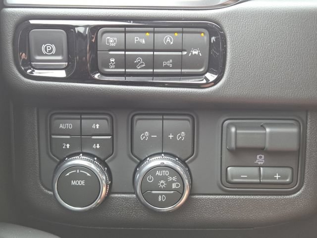 New 2026 GMC Acadia AT4 w/ Luxury Package AWD/4WD image 32