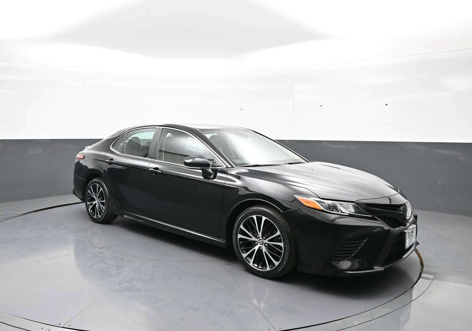 Certified 2019 Toyota Camry SE w/ Convenience Package FWD image 4