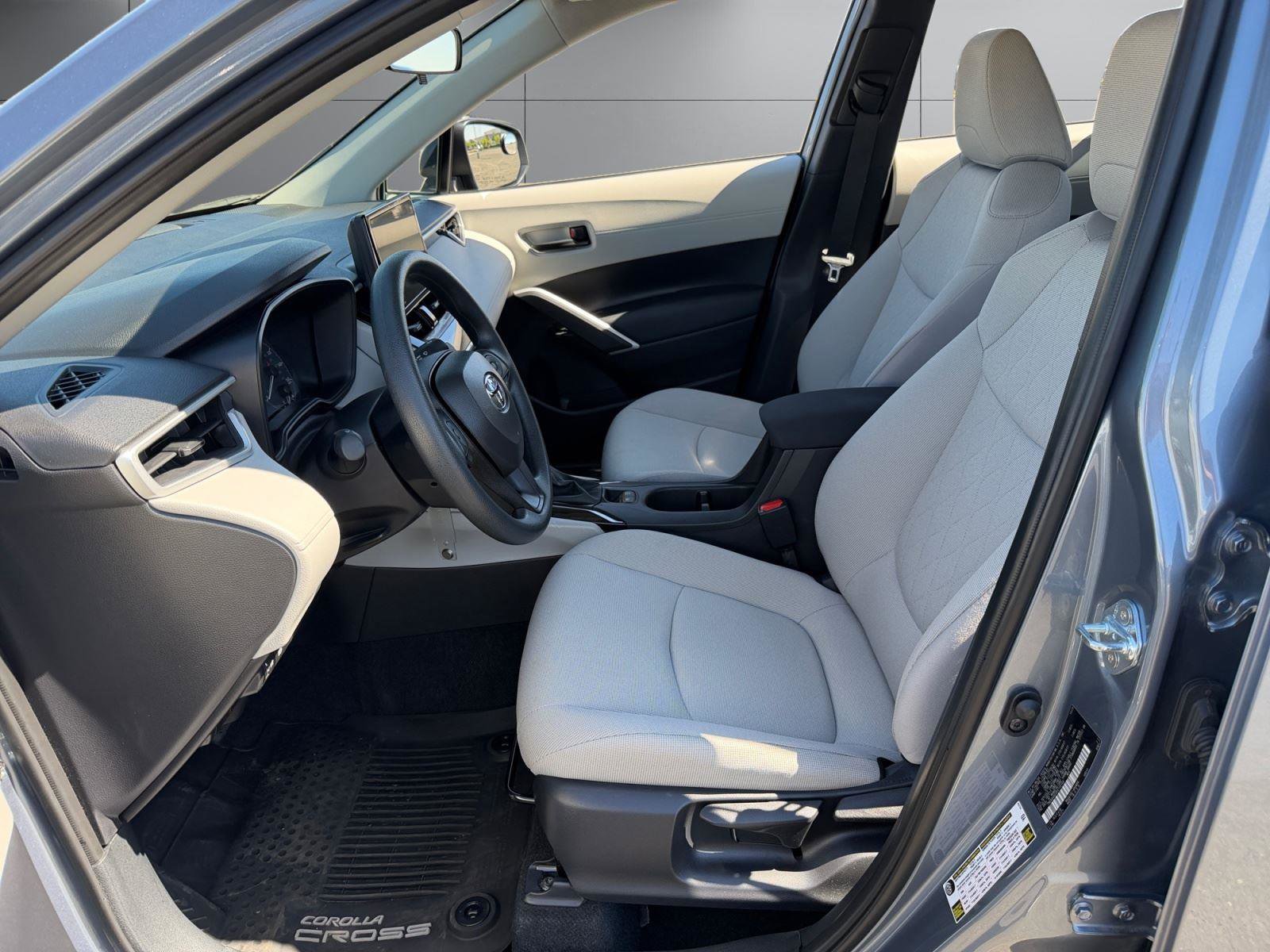 Used 2024 Toyota Corolla Cross L image 16