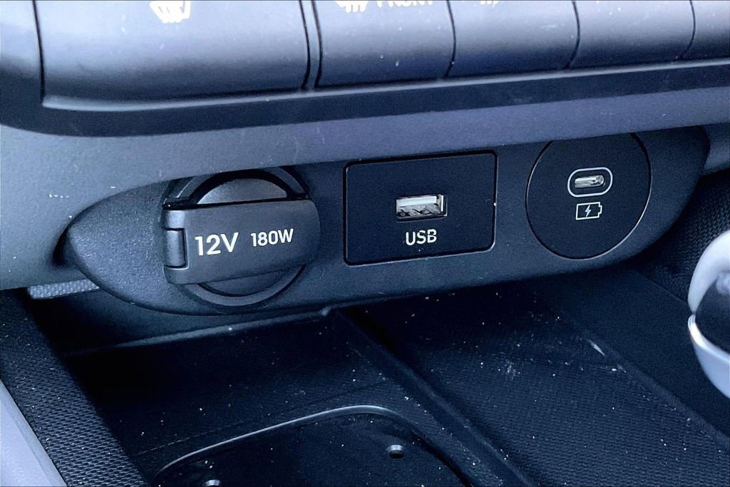 Used 2025 Hyundai Elantra SEL image 32