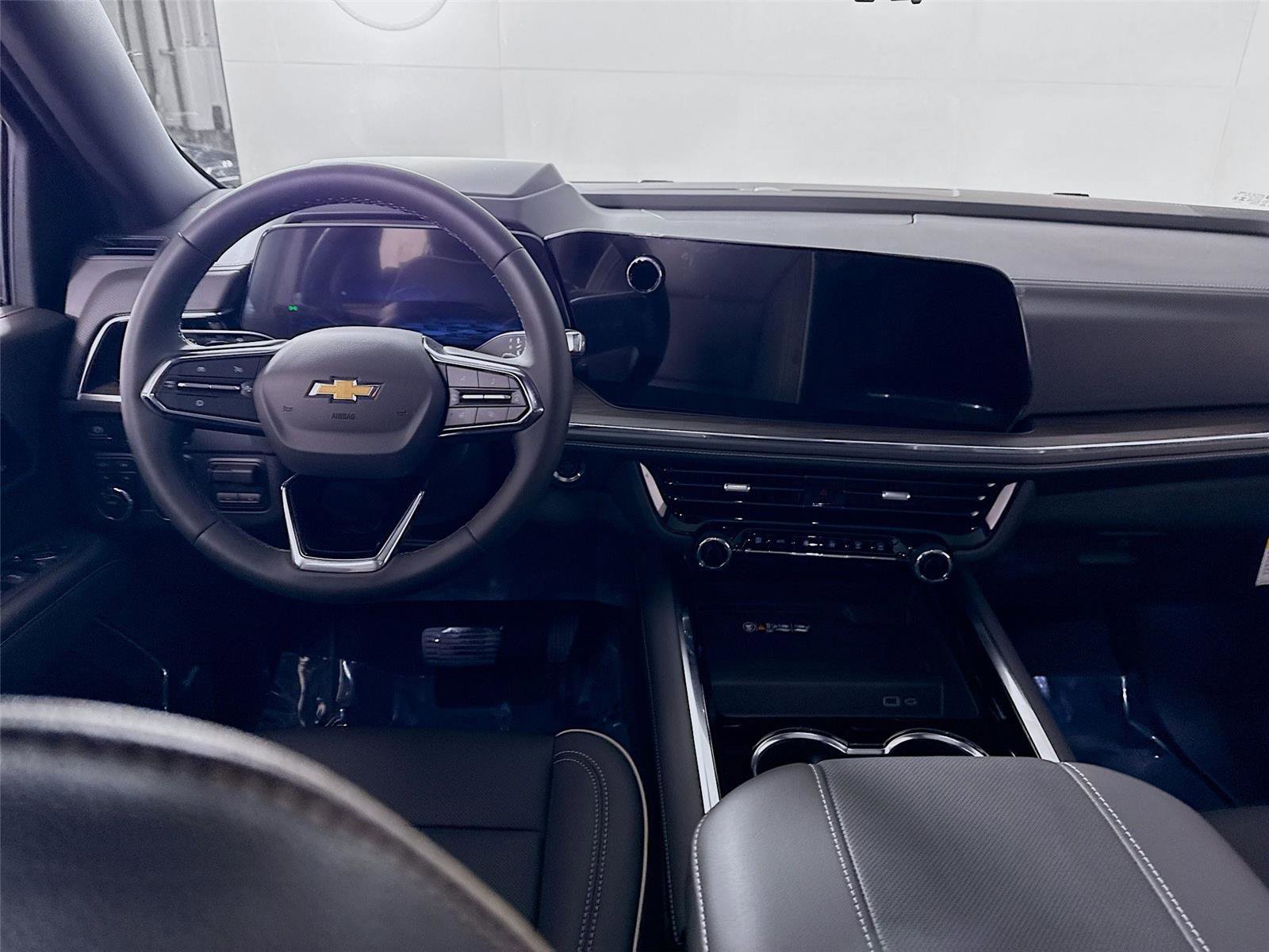 New 2026 Chevrolet Suburban Premier image 2