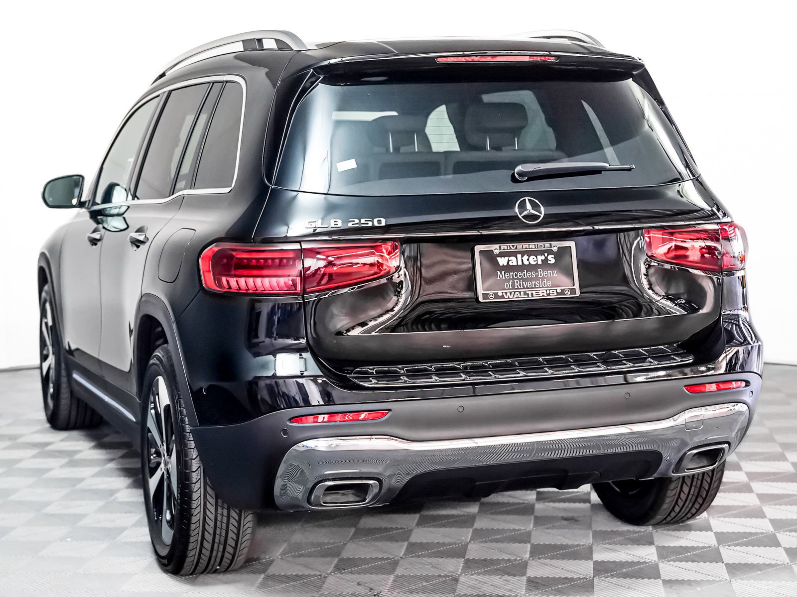 New 2025 Mercedes-Benz GLB 250 image 2