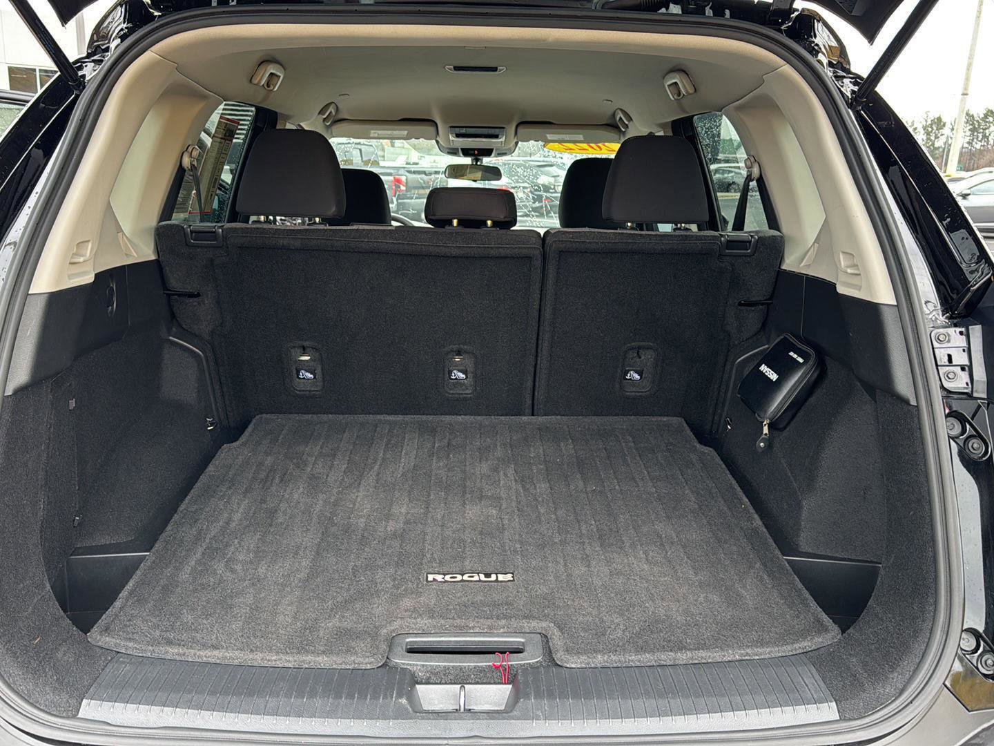 Used 2022 Nissan Rogue SV image 29