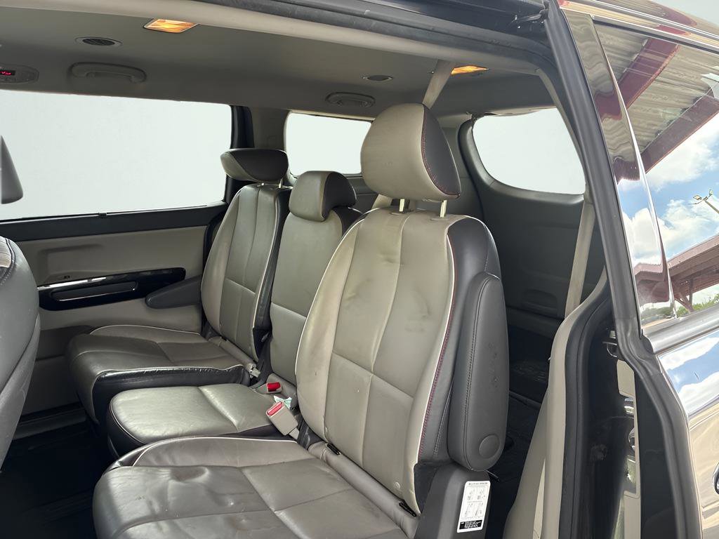 Used 2017 Kia Sedona EX image 5