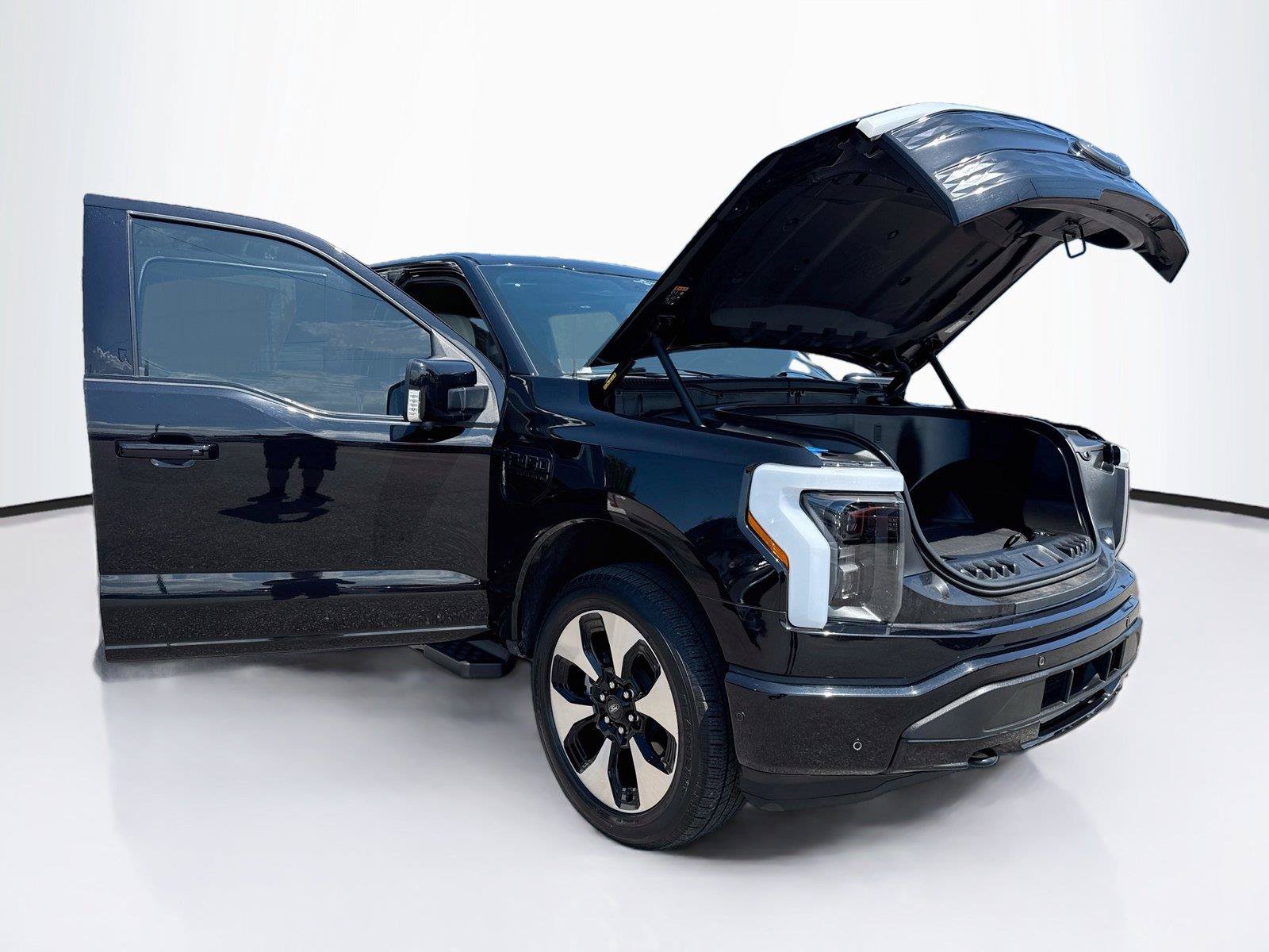 Used 2023 Ford F150 Lightning Platinum AWD/4WD image 37