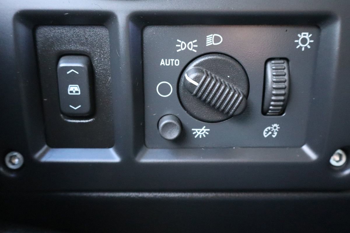 Used 2005 HUMMER H2 SUT w/ Preferred Equipment Group AWD/4WD image 28