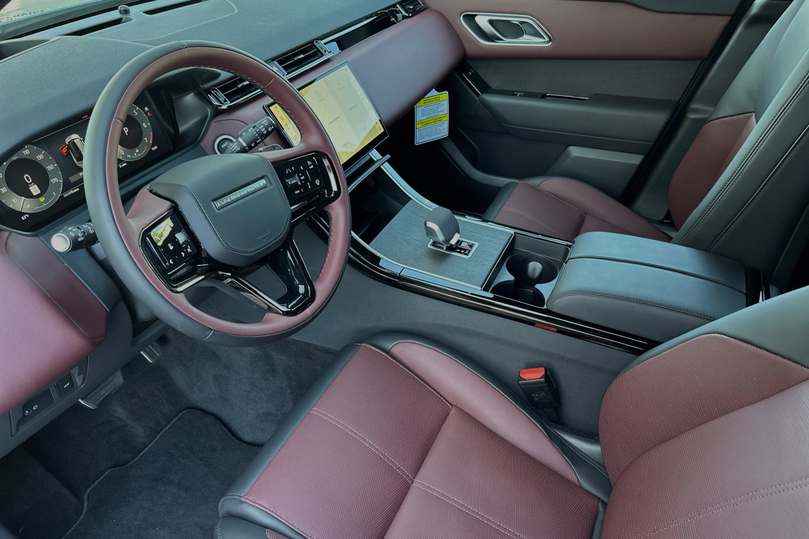 New 2024 Land Rover Range Rover Velar Dynamic HSE image 9