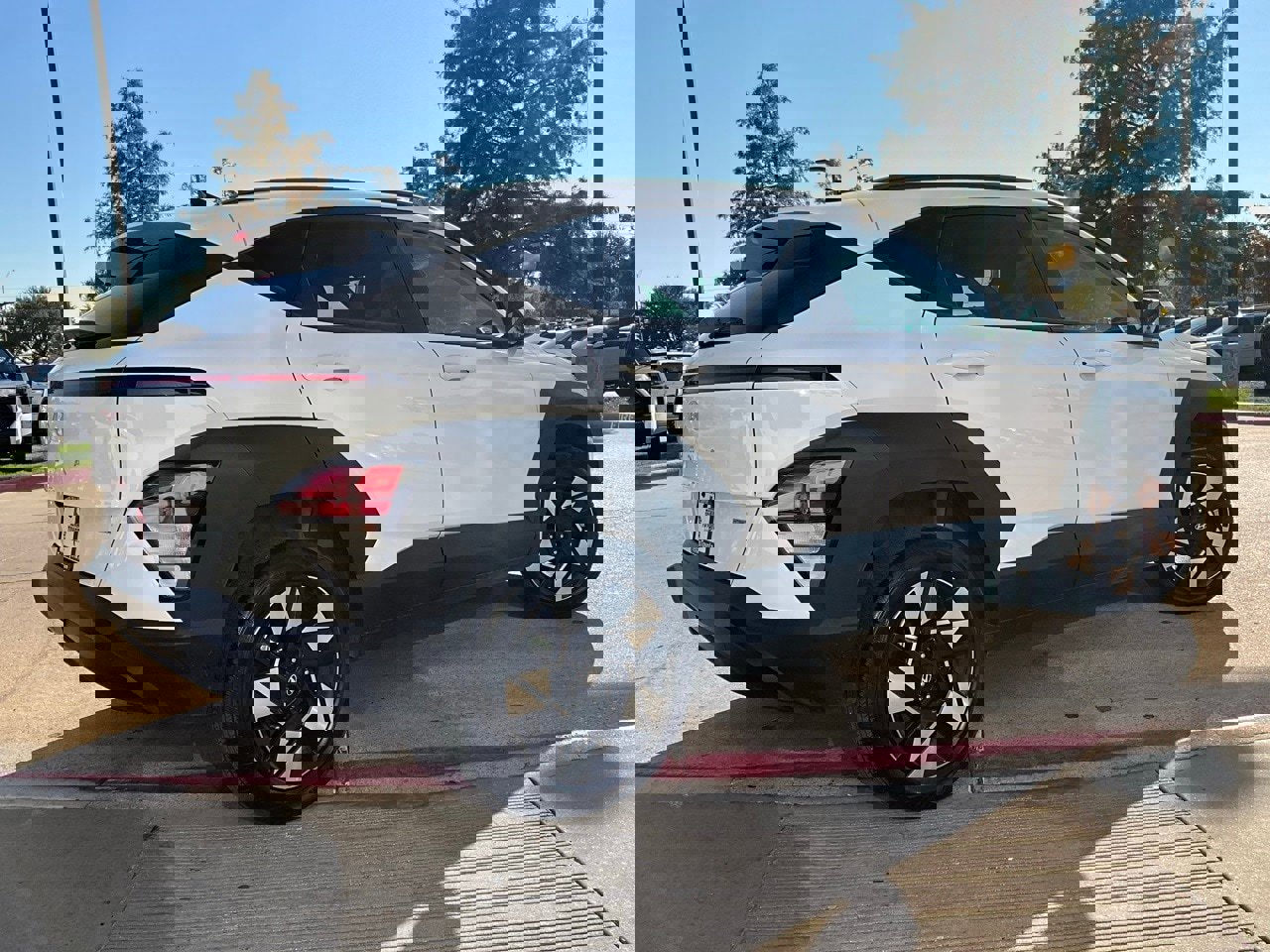 Used 2025 Hyundai Kona SEL image 6