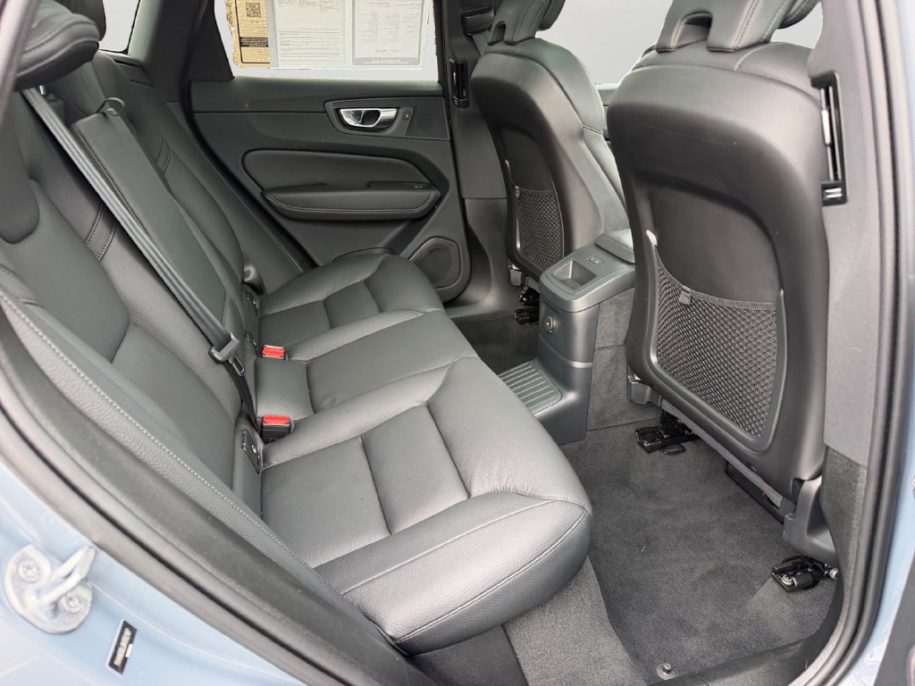 Certified 2024 Volvo XC60 T8 Plus w/ Climate Package AWD/4WD image 9
