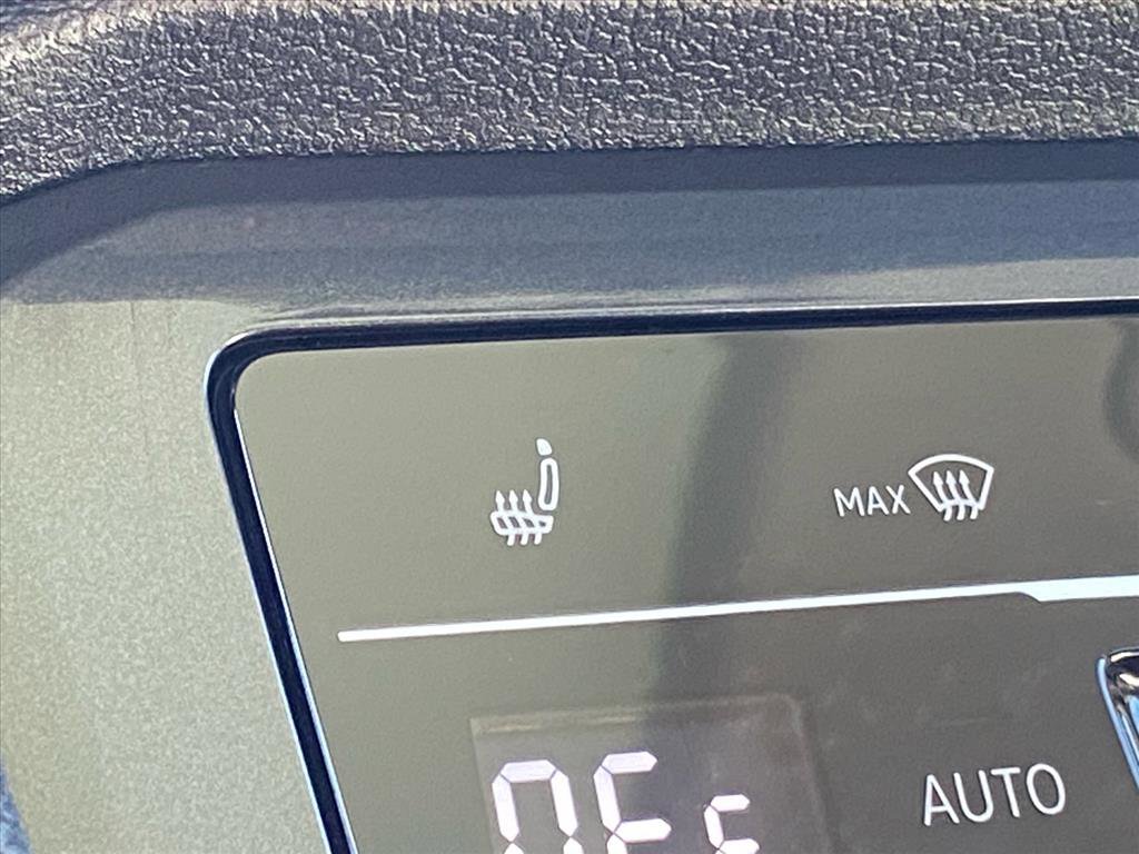 Certified 2022 Volkswagen Tiguan SE image 17