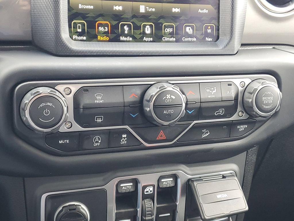 Used 2019 Jeep Wrangler Unlimited Sahara image 25