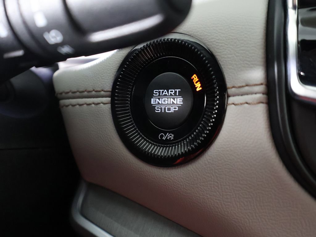 Used 2025 Jeep Compass Limited image 34