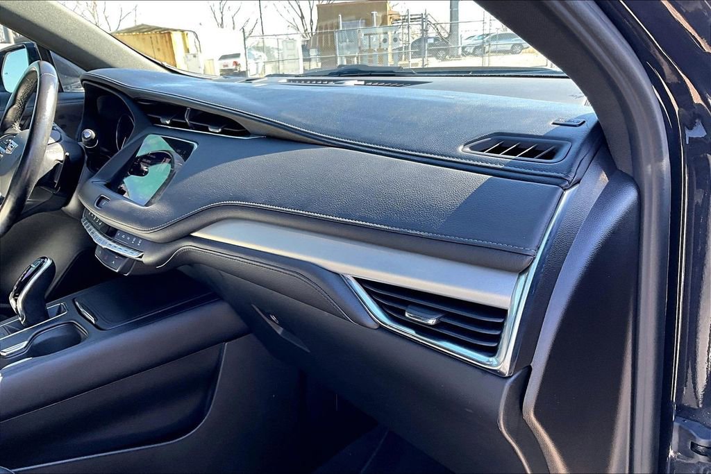 Used 2023 Cadillac XT4 Premium Luxury image 21