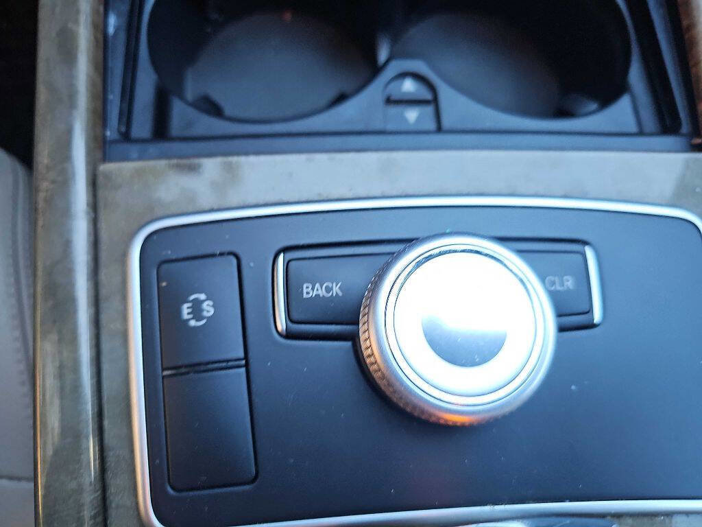 Used 2011 Mercedes-Benz E 350 4MATIC Sedan image 23