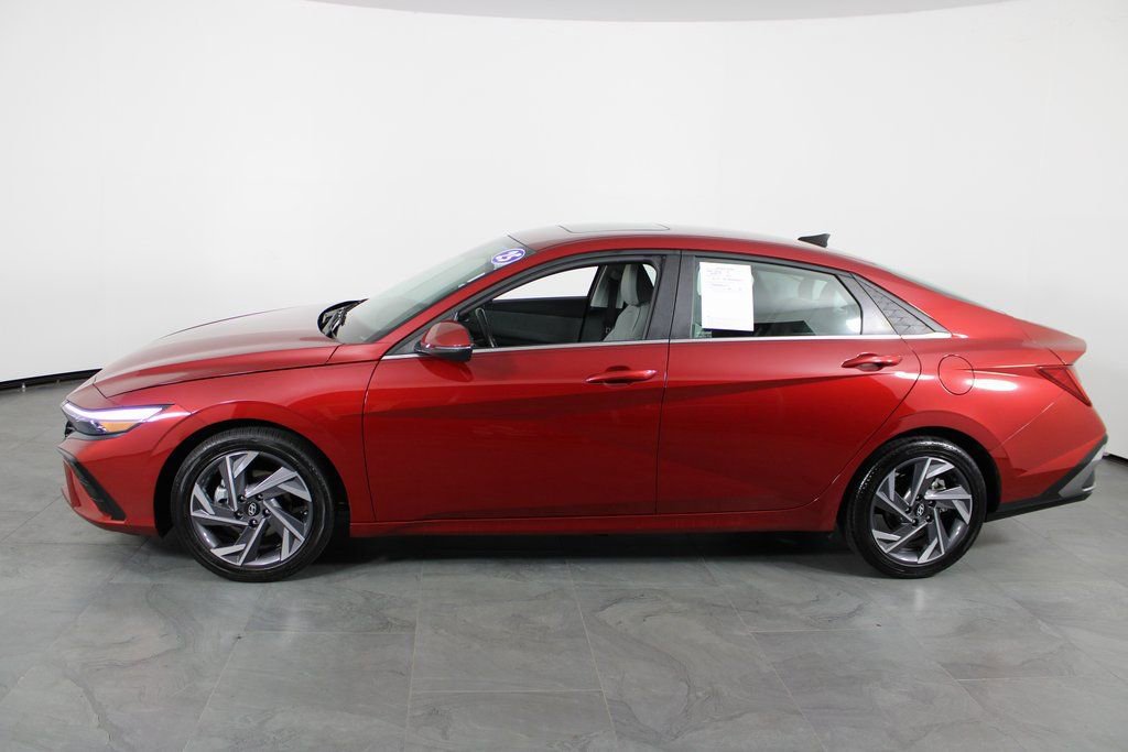 Certified 2025 Hyundai Elantra Limited image 10