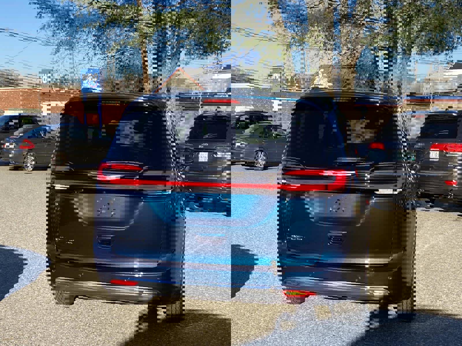 Certified 2022 Chrysler Pacifica Touring-L image 4