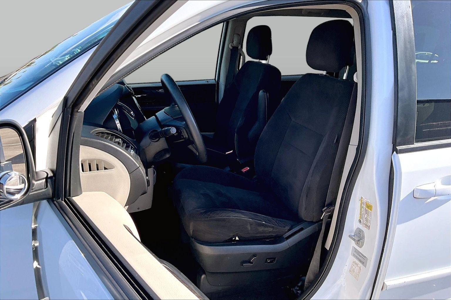 Used 2015 Dodge Grand Caravan SXT FWD image 24