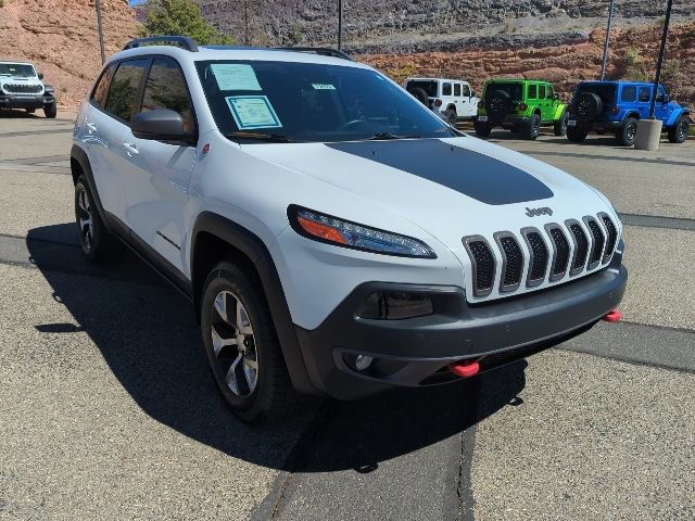 Used 2017 Jeep Cherokee Trailhawk image 3