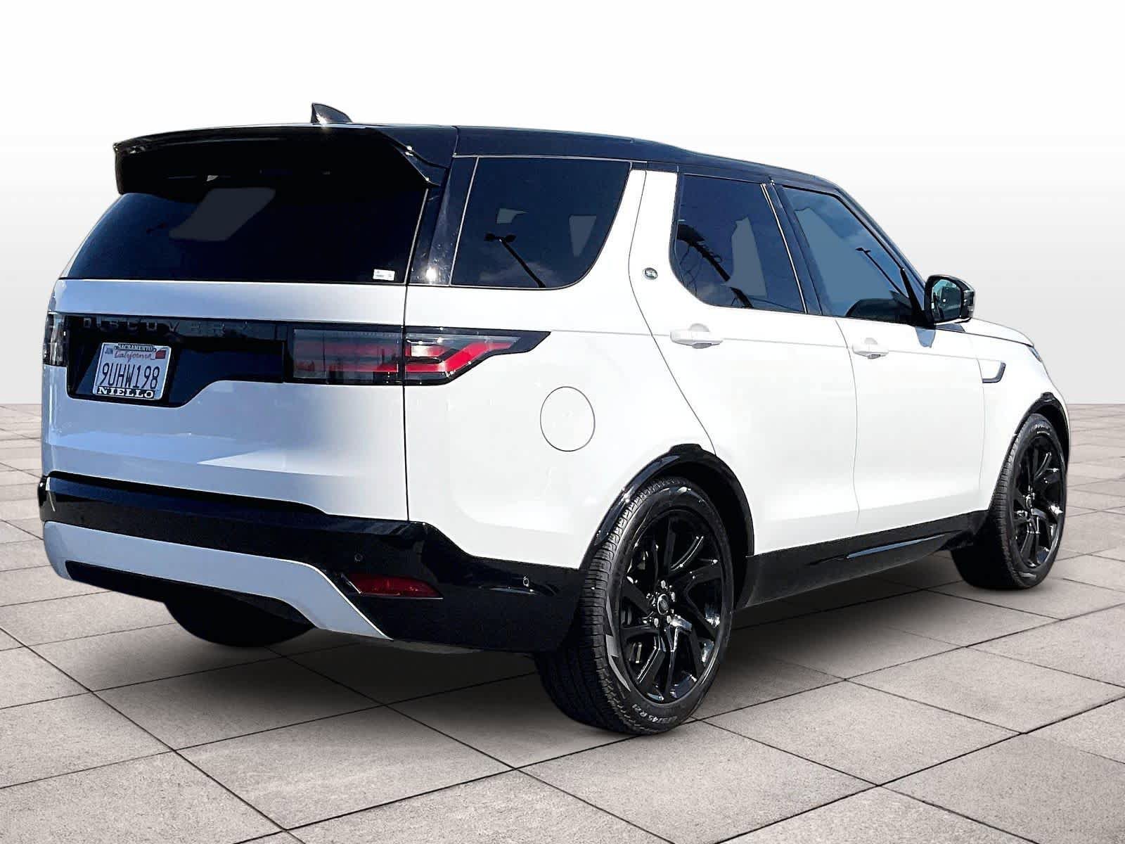 Used 2025 Land Rover Discovery Dynamic SE AWD/4WD image 15