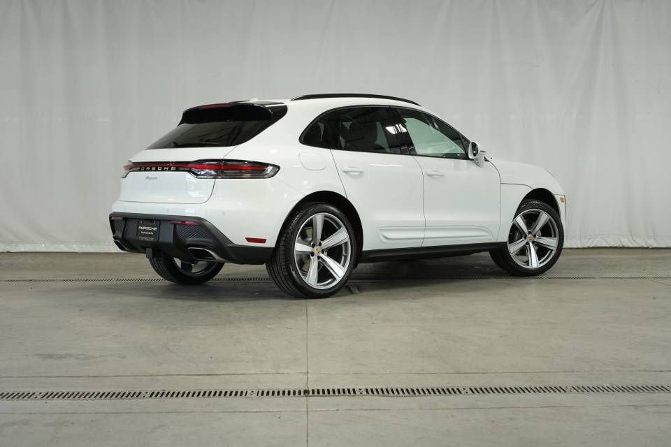 Certified 2025 Porsche Macan AWD/4WD image 7