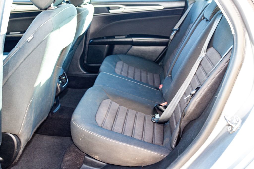 Used 2020 Ford Fusion SE image 25