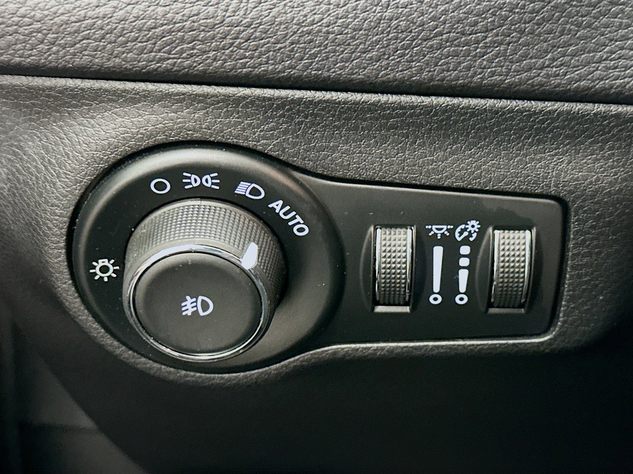 Used 2018 Jeep Compass Limited w/ Navigation Group AWD/4WD image 17