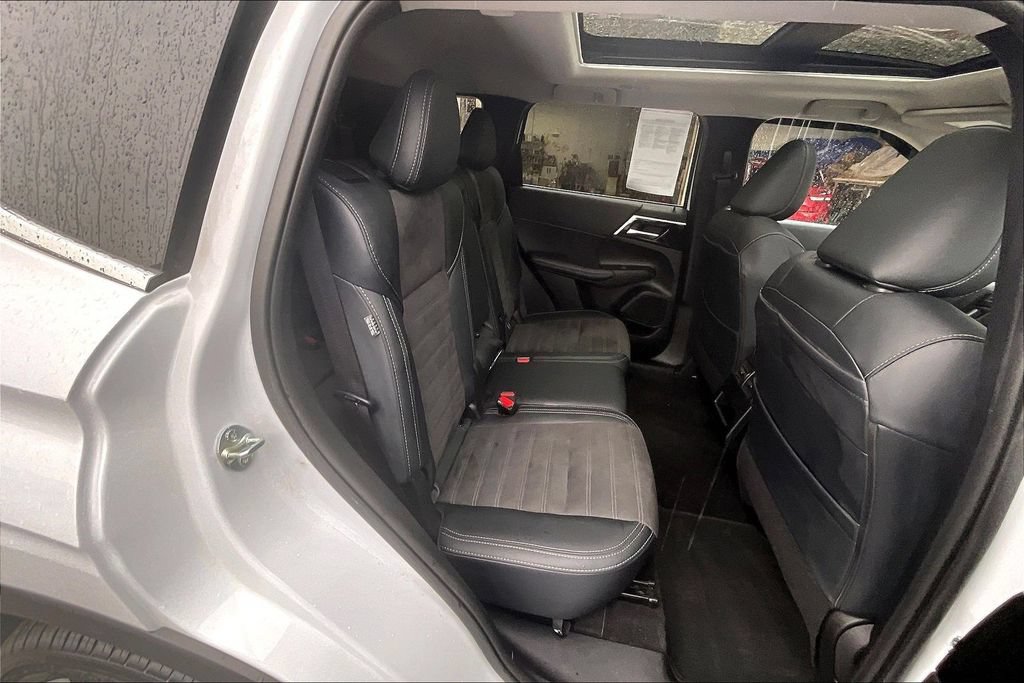 Used 2024 Mitsubishi Outlander SE AWD/4WD image 26