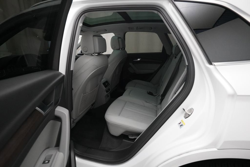 Used 2024 Audi Q5 e Premium Plus w/ Premium Plus Package image 16