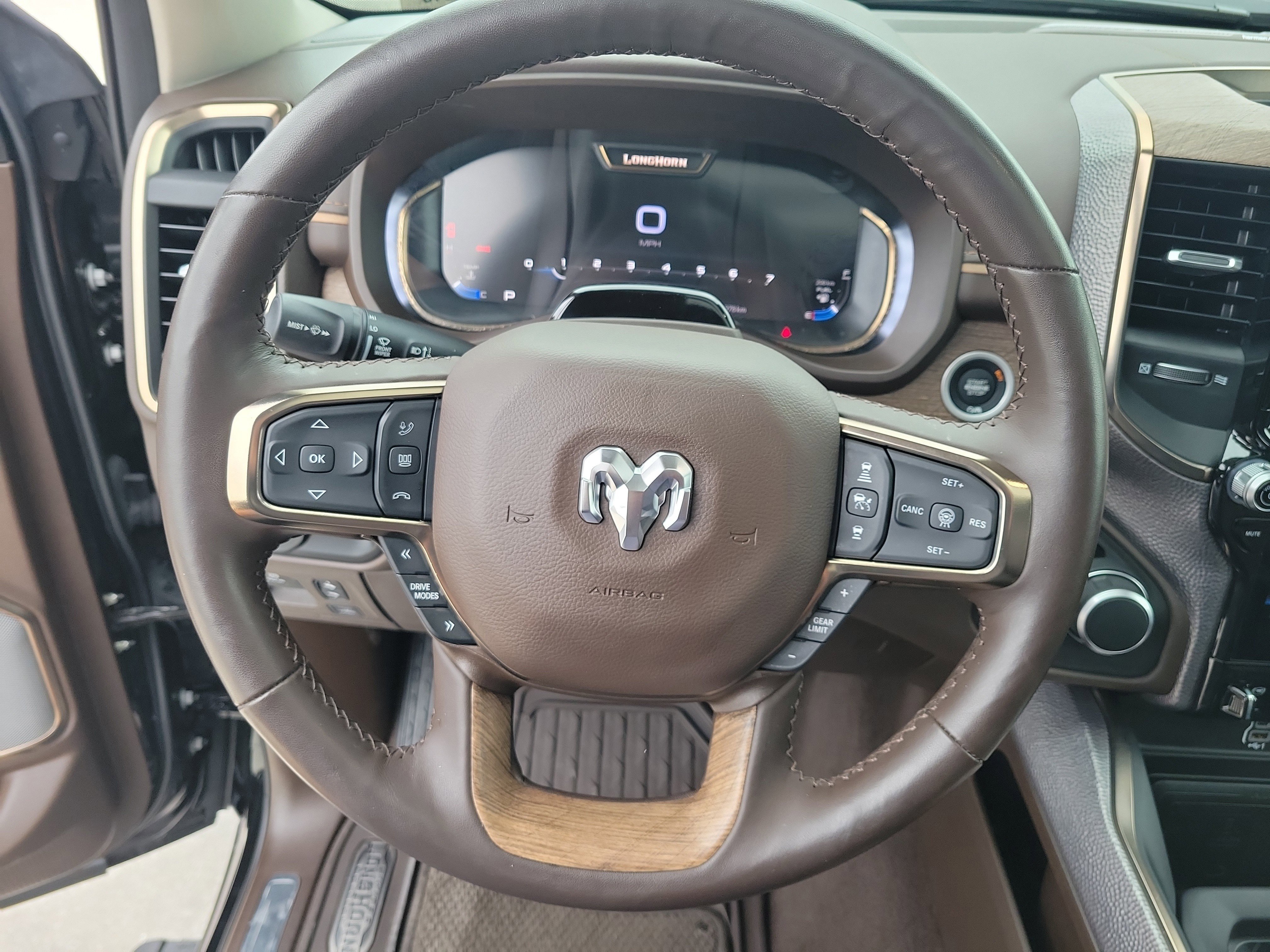 Used 2025 RAM 1500 Limited AWD/4WD image 23